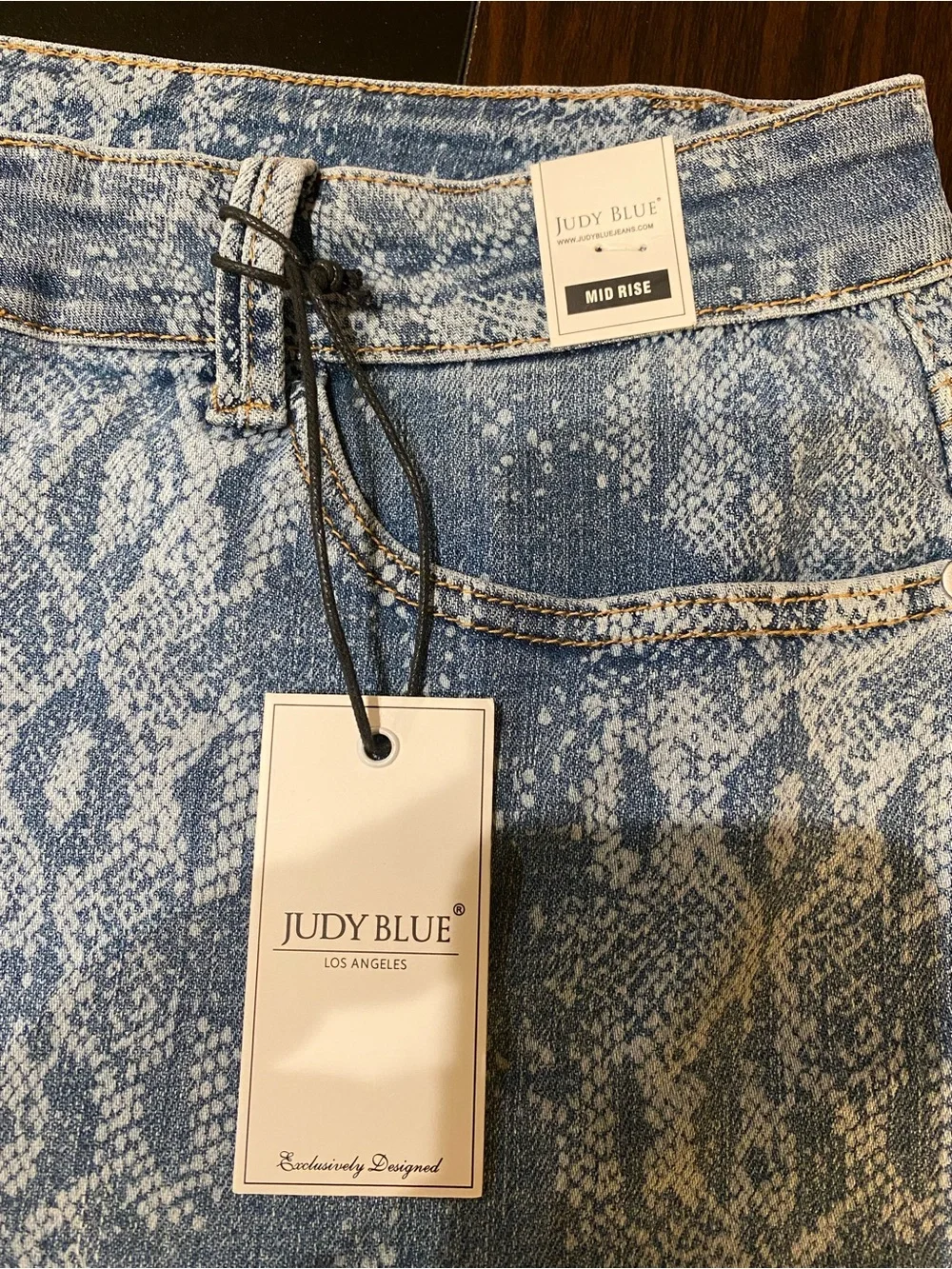 Judy Blue NWT Bleach Blue Snakeskin Laser Printed Mid Rise Shorts Plus 3XL 20W